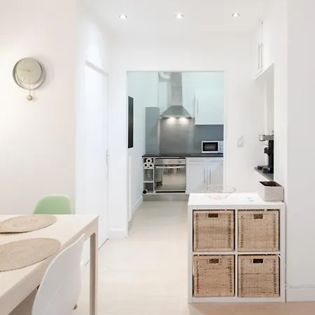 26 , La Riviera Apartment