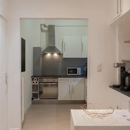 26 , La Riviera Apartment *