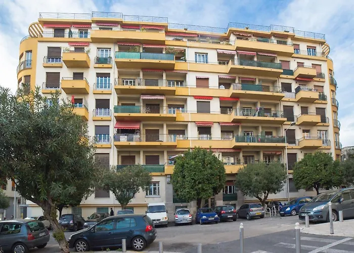 26 , La Riviera Appartement